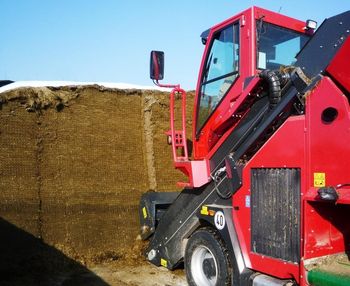 [Translate to Français:] zelfrijdende voermengwagen met snijsysteem