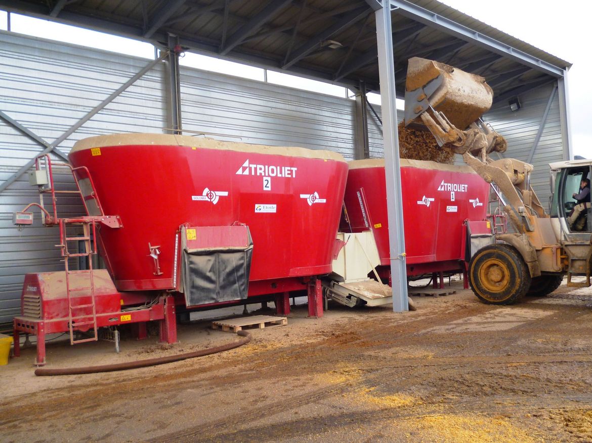 Mélangeuse stationnaire pour fourrage ensilé Solomix 2 Mélangeuse stationnaire, Mélangeuse, Materiel agricole, materiel d'elevage, Melangeuse distibuteur, désileuse, automotrice, melangeuse autochargeuse, robot d'alimentation, melangeuse pailleuse Mélangeuse stationnaire pour fourrage ensilé