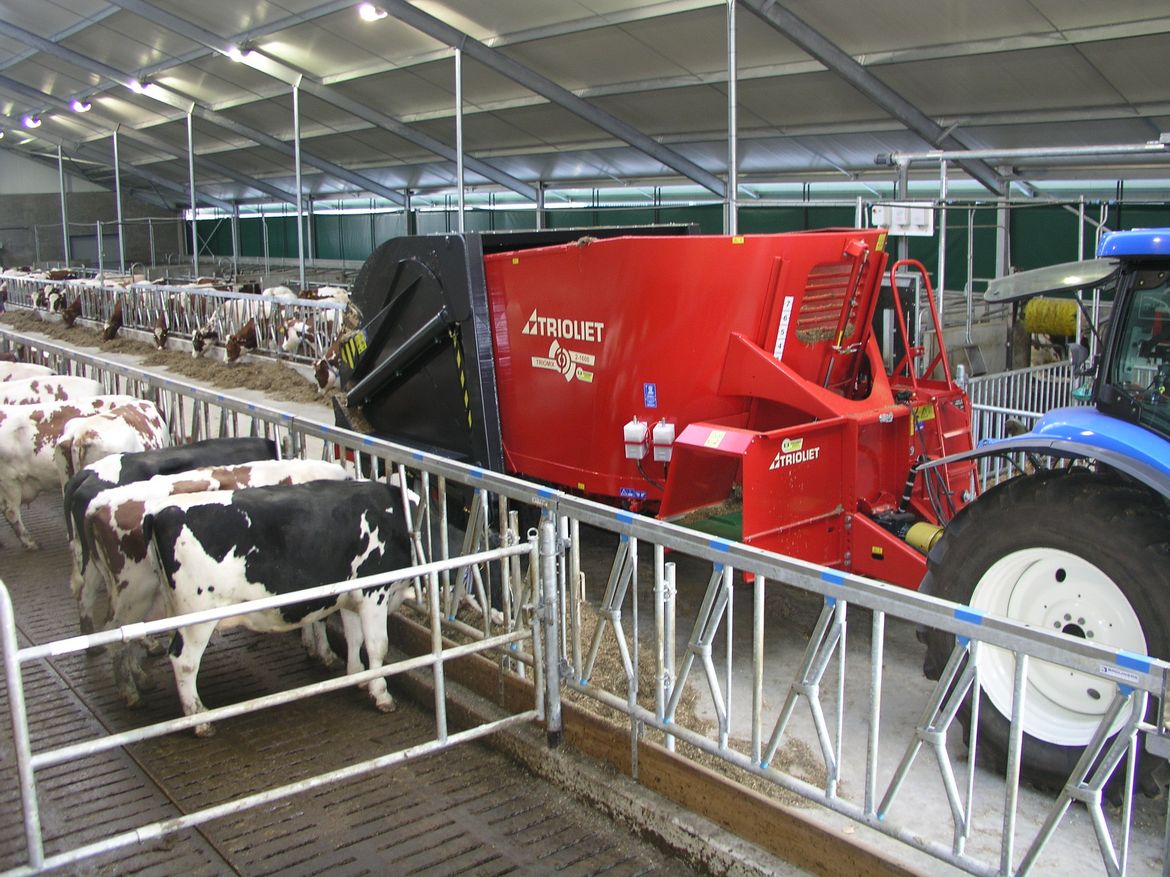Le-grand-autochargeuse-convient-aux-éleveurs-de-produits-laitiers-et-de-viande-bovine
