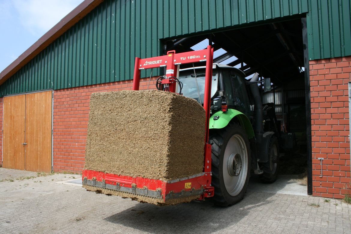 Une-désileuse-Turbobuster-est-un-équipement-d'alimentation-pour-les-agriculteurs-ayant-des-vaches-ou-des-chèvres.