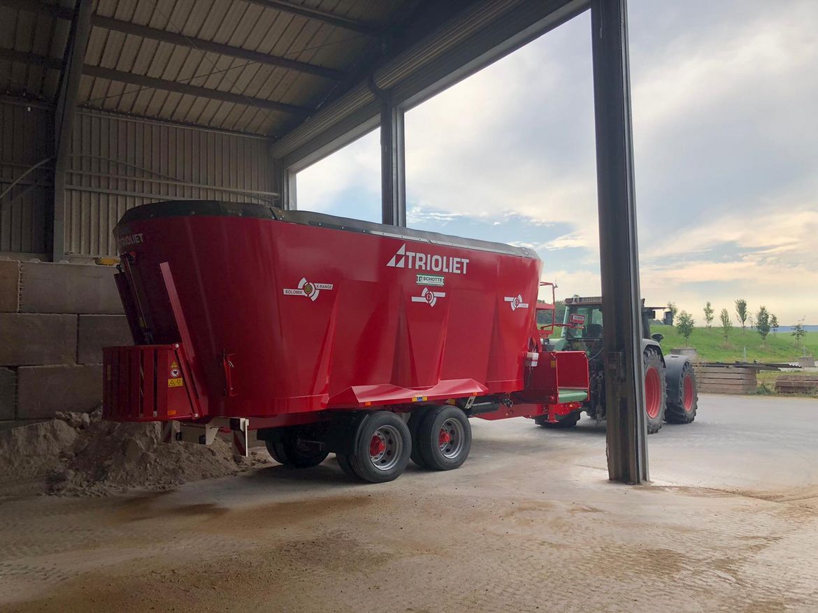 Machines-agricoles-d'occasion-sur-mélangeuses-d'aliments-à-vendre