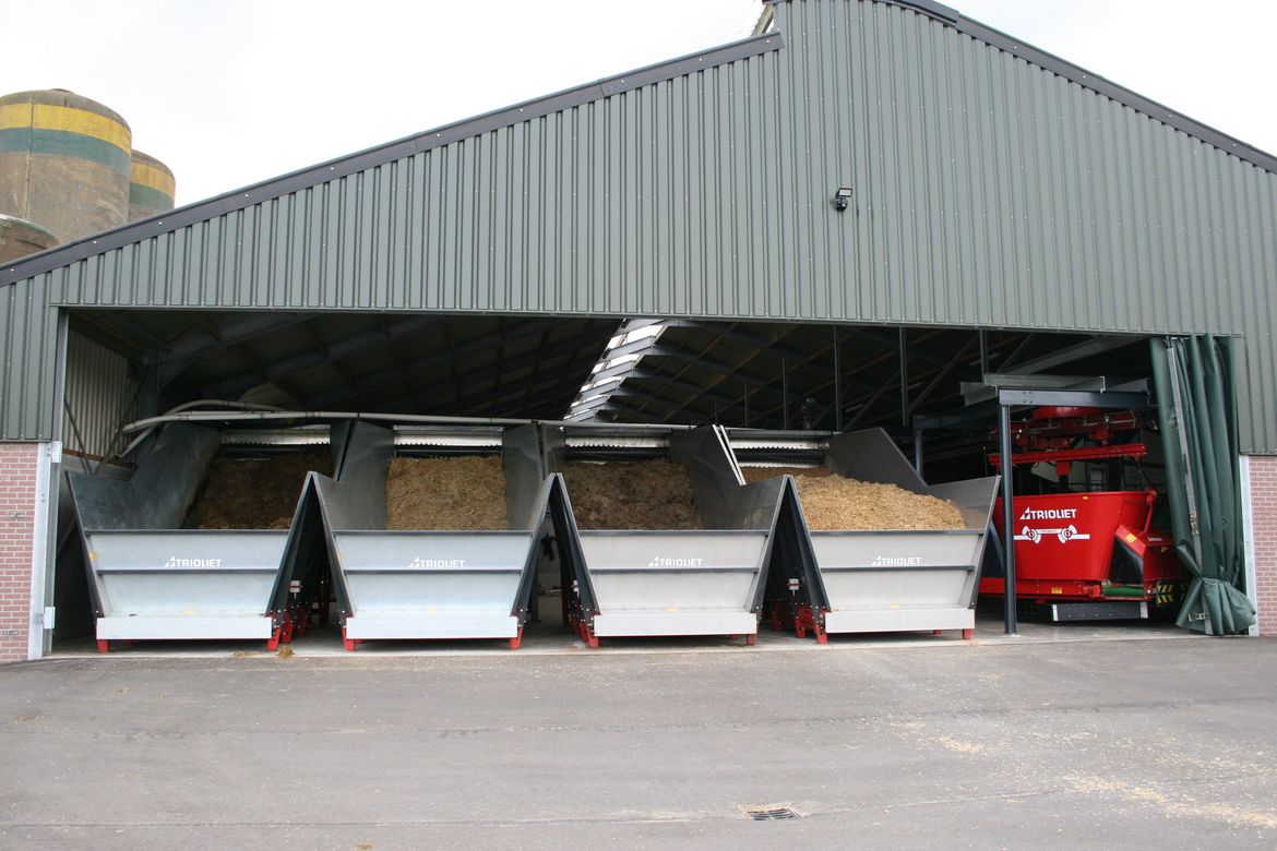  Mélangeuse, Materiel agricole, materiel d'elevage, Melangeuse distibuteur, désileuse, automotrice, melangeuse autochargeuse, robot d'alimentation, système d'alimentation automatisé, vaches, alimentation, robot d'alimentation, automatisation de l'alimentation, distribution automatique de l'aliment, alimentation automatique vache laitiere, distribution automatisée, robots de distribution, automatisation de la ration, TriomaticStockage des fourrages Triomatic T30 pour système d’alimentation automatique
