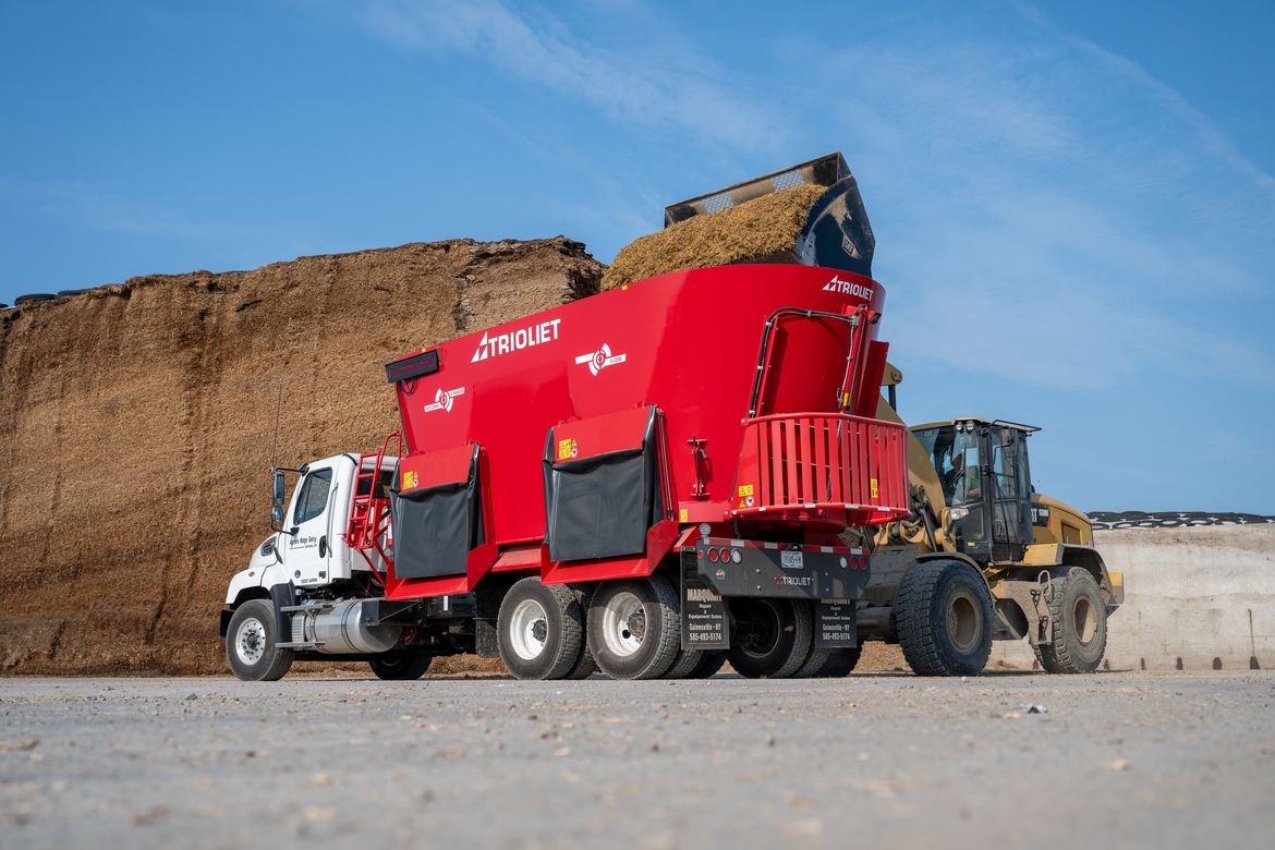 Le-mëlangeuse-automatrice-Truckmount-est-une-cuve-de-mélange-montée-sur-un-châssis-de-camion.