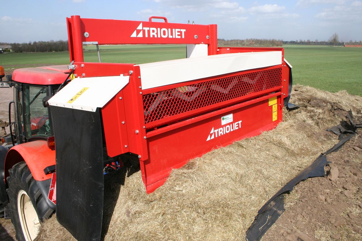 Ce-distributeur-de-blocs-de-silage-est-approprié-pour-tous-les-types-de-flux-non-transformés