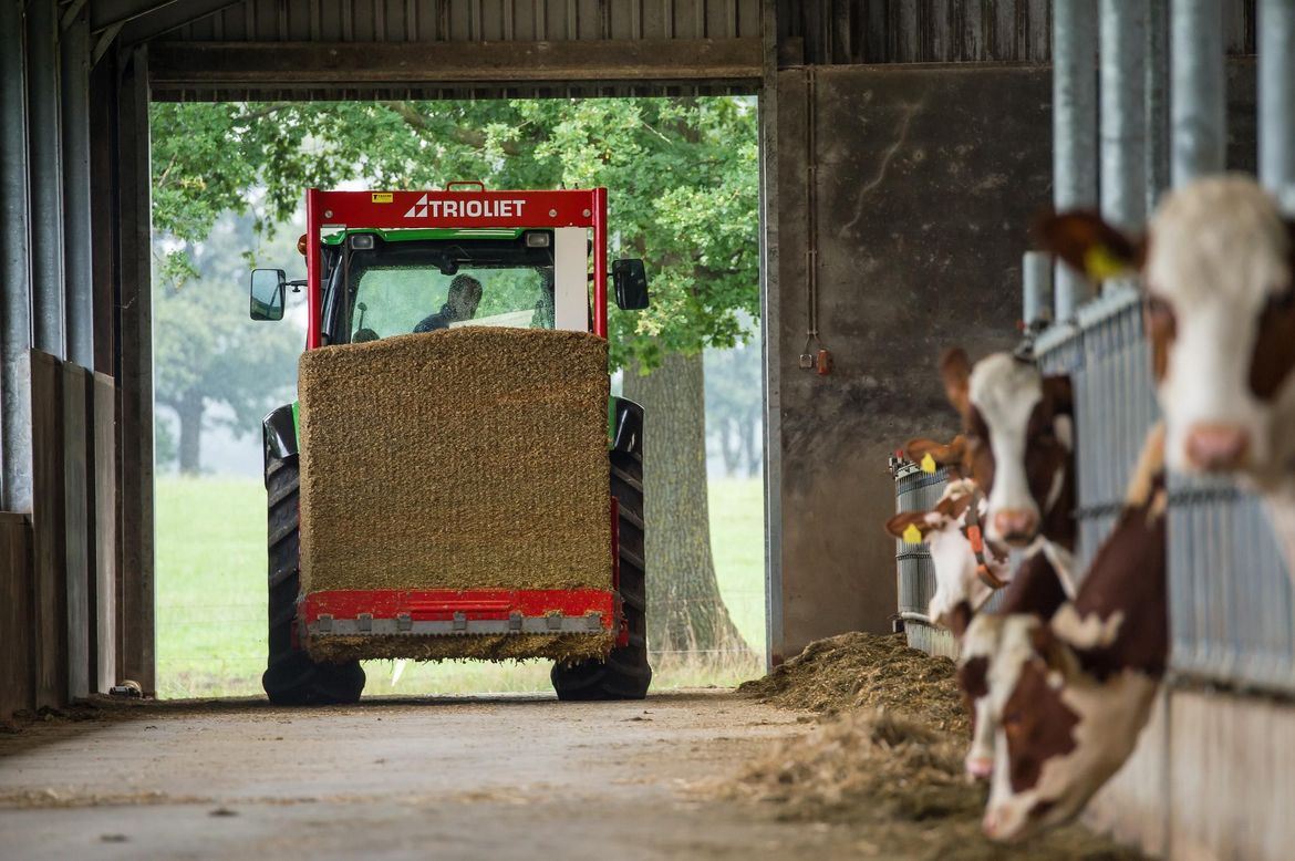 Découvrez-ce-distributeur-ou-désileuse-d'ensilage-pour-les-producteurs-laitiers-dans-le-secteur-agricole