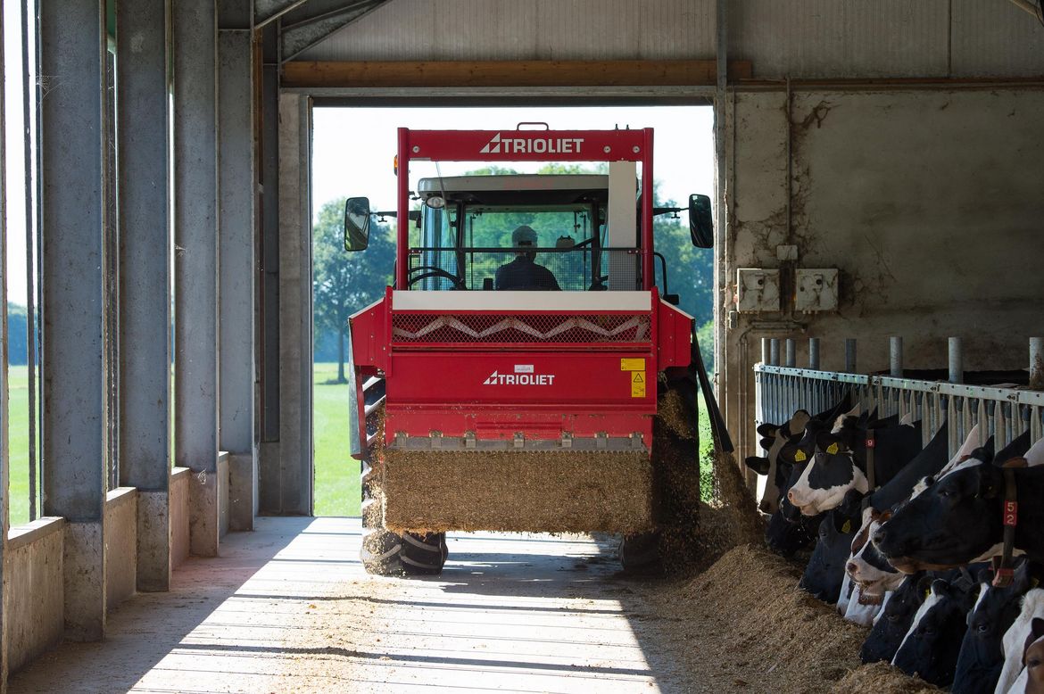 Un-désileuse-de-blocs-d'ensilage-est-à-vendre-pour-une-exploitation-laitière,-caprine-ou-bovine