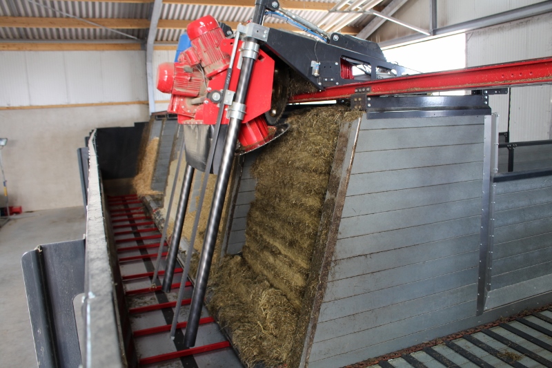 Le-système-d'alimentation-robotique-triomatic-est-une-machine-agricole