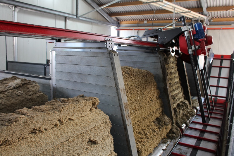 Cette-alimentation-automatique-Trioliet-est-un-équipement-d'alimentation-pour-les-éleveurs-laitiers.