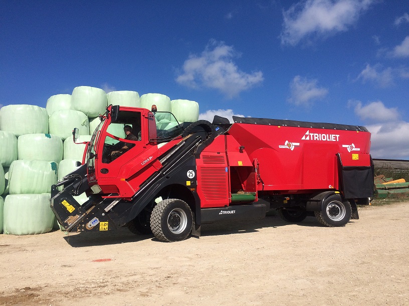 Voir-la-meilleure-mélangeuse-automotrice-de-Trioliet-pour-les-vaches